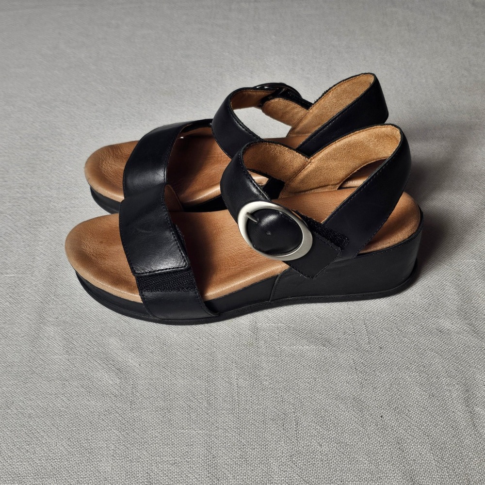 Brioso Womens Black Leather Wedge Sandals Size 7.5 M Made in Brazil Sunley Two